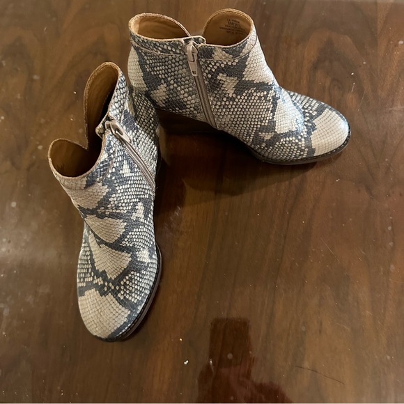 Leather Lucky🍀 brand Snakeprint Booties -S-6M - Picture 5 of 9
